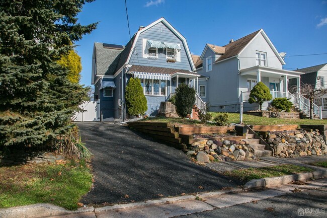Building Photo - 38 Evergreen Ave