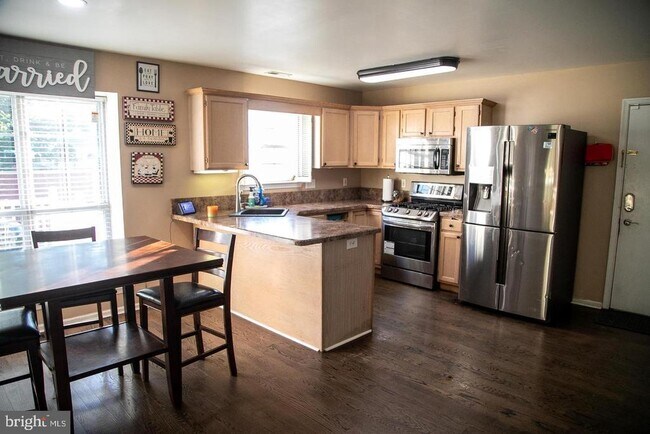 Building Photo - 605 Harper Dr