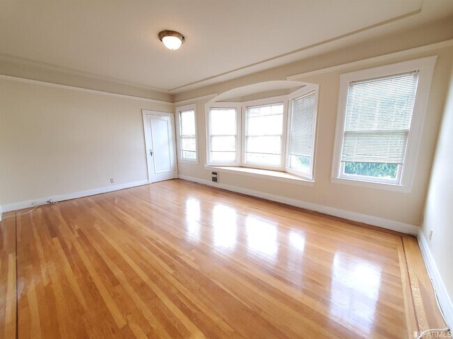 Building Photo - 3810 Divisadero St