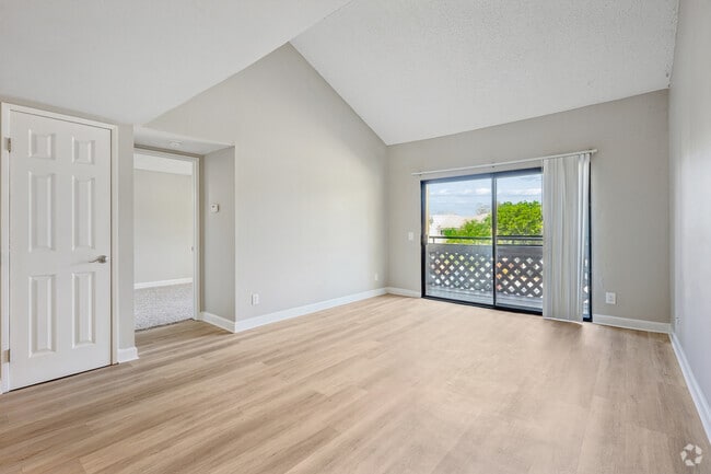 2BR, 2BA - 898SF - Living Room - Capes at Ventura