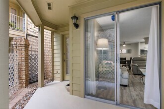 Building Photo - 11201 Lynbrook Dr