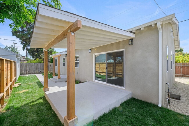Building Photo - 6533 Ben Ave