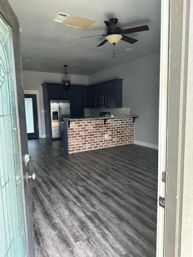 Building Photo - 204 Mason Dr