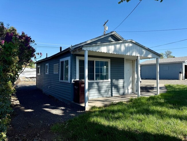 Building Photo - 1BR/1BA Studio in Downtown Clarkston!