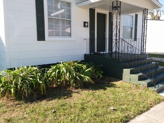 Home for the Holidays! - 114 S 9th St