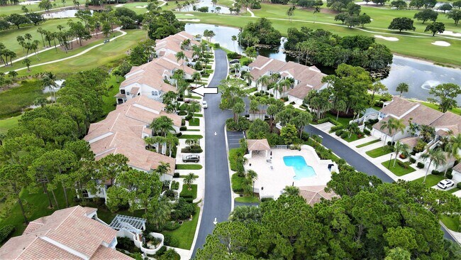 Foto del edificio - 305 Ryder Cup Cir