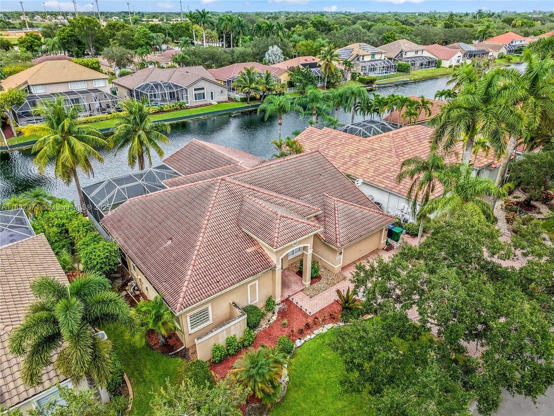 Primary Photo - 10337 NW 53rd Ct