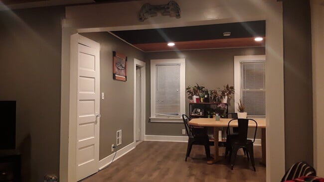 Building Photo - 172 Queen St