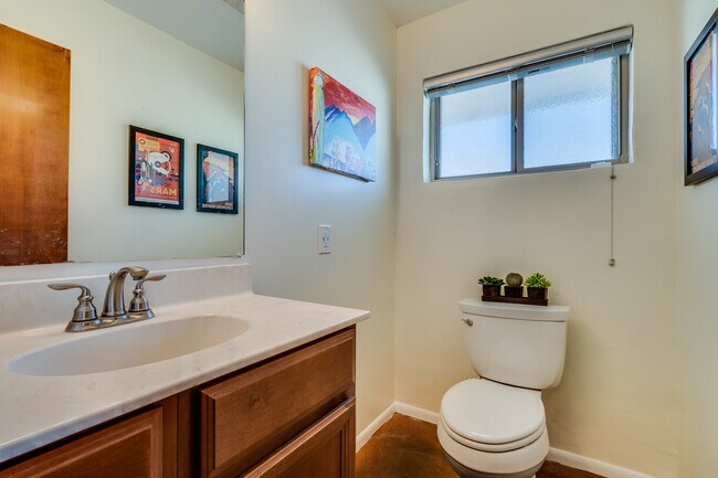 Building Photo - 40 N Bella Vista Dr