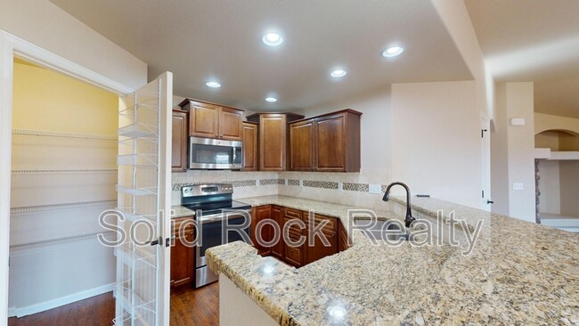 Foto del edificio - 6623 Young Oak Grove