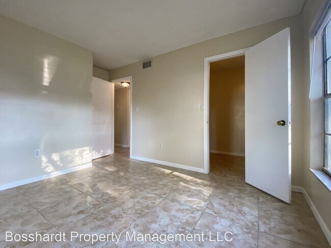 Building Photo - 2 br, 1 bath House - 1537 E SE 27th St