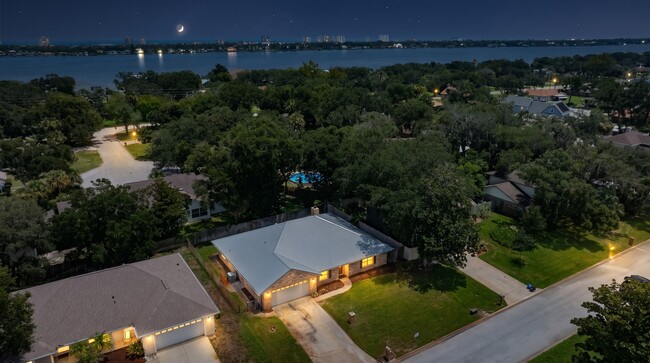 Building Photo - 1523 Poplar Dr