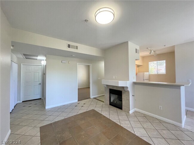 Foto del edificio - 9050 W Warm Springs Rd