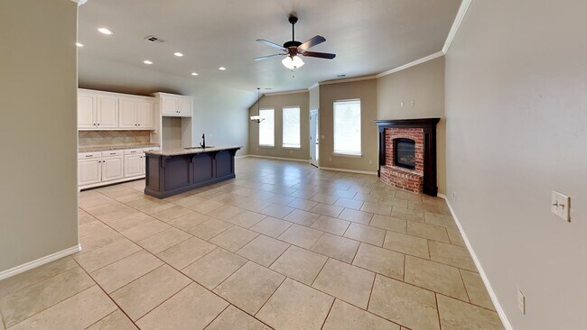 Building Photo - Very Nice 3 Bedroom 2 Bath Home in Yukon Schools