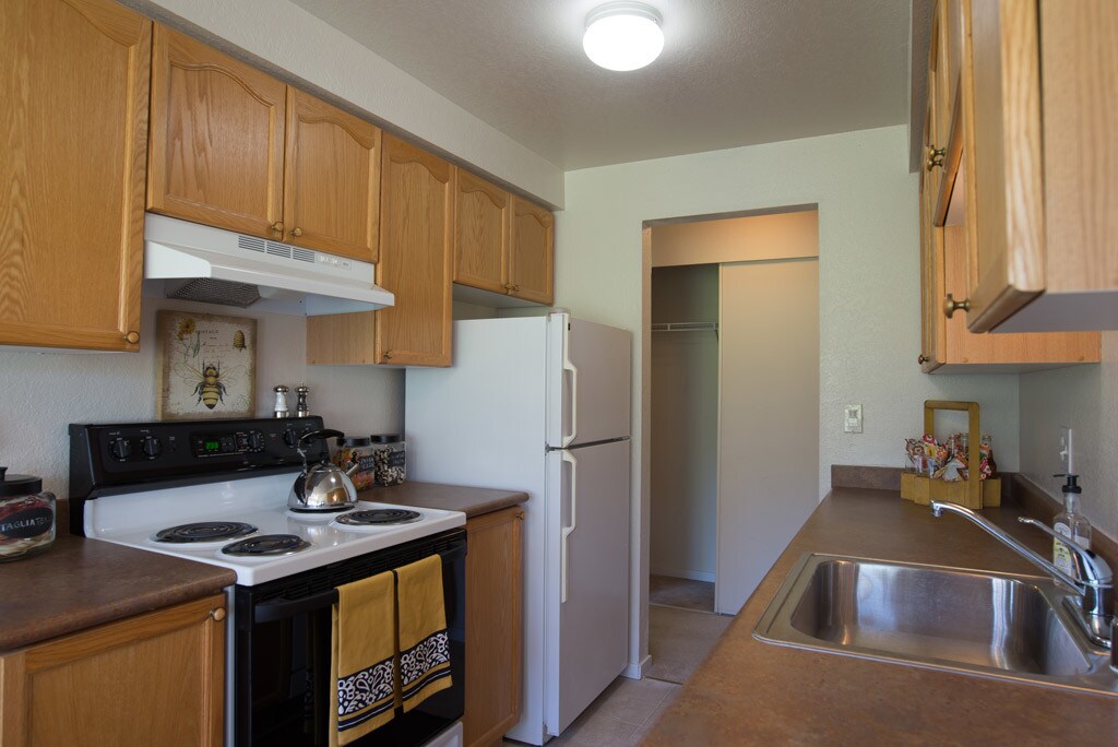 22817 Lakeview Dr, Mountlake Terrace, WA 98043