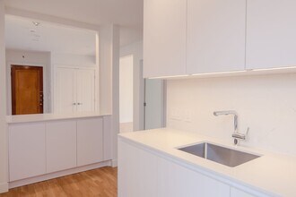 Building Photo - 590 Av. Outremont