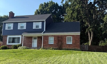 Building Photo - 8424 Holiday Hills Dr