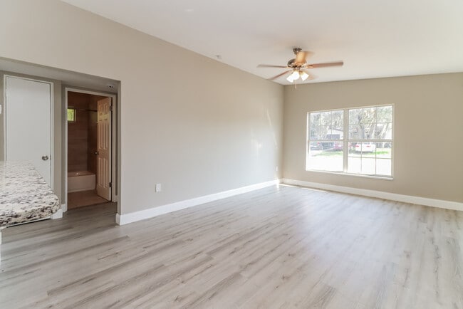 Building Photo - 6733 Pomander Ave
