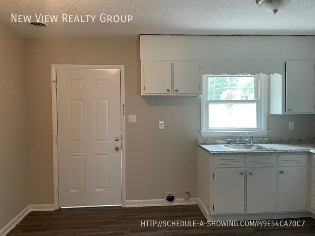 Building Photo - 2119 Bulla St