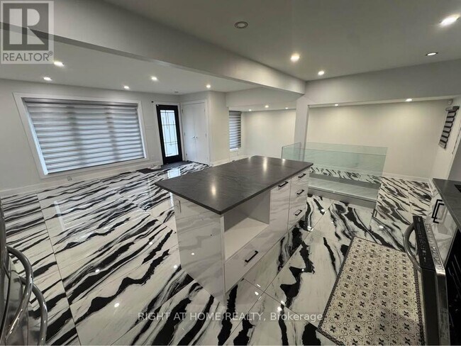 Photo du bâtiment - 1373 Normandy Crescent