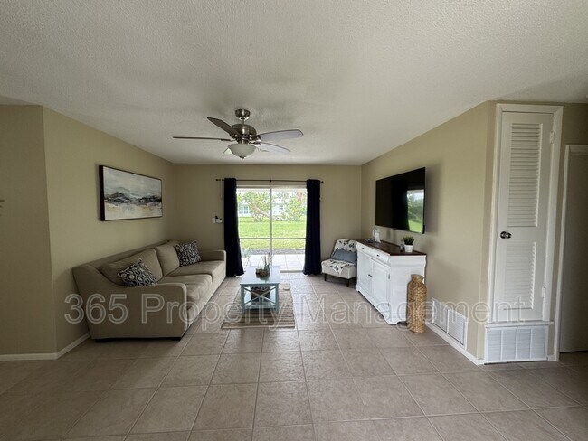 Foto del edificio - 22206 Laramore Ave