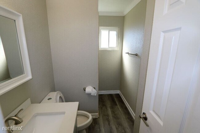 Building Photo - 3 br, 2 bath House - 1036 Second Ave