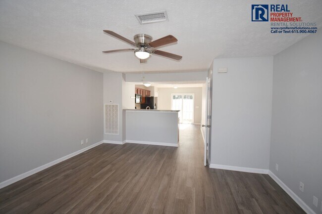 Building Photo - Great 2BR/2.5BA Murfreesboro townhome less than 2 miles from MTSU!
