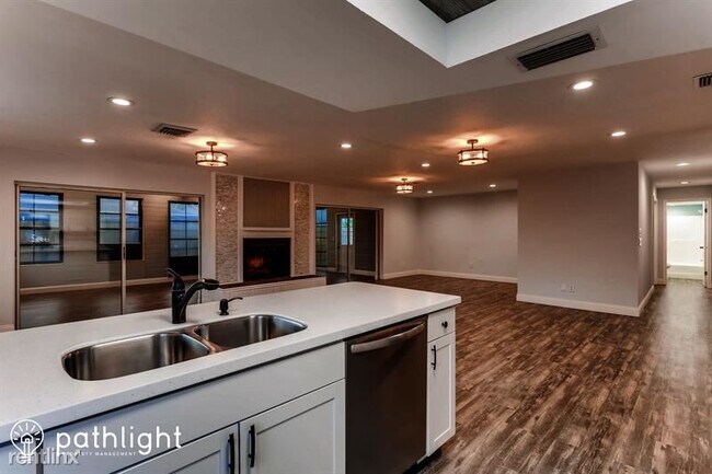 Foto del edificio - 3 br, 2 bath House - 2362 Timbercrest Circ...