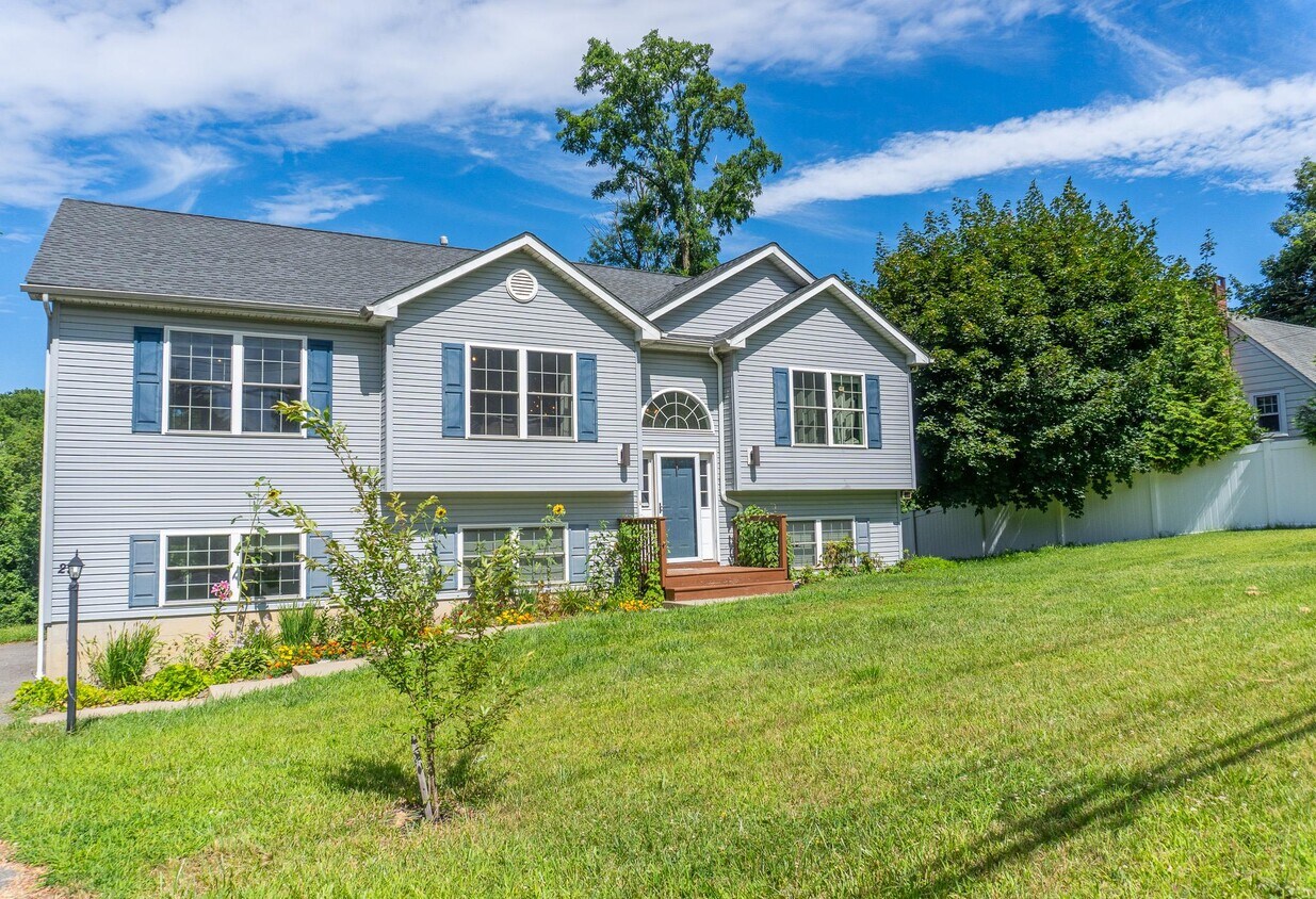 Foto principal - 25 Red Schoolhouse Rd
