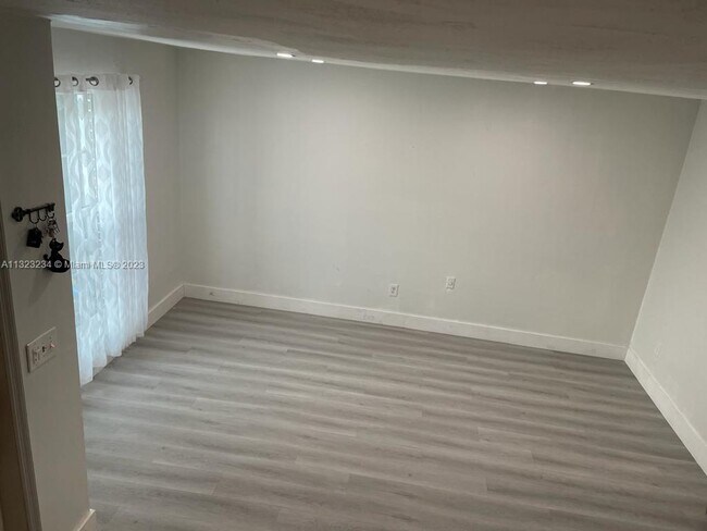 Foto del edificio - 13515 NE 22nd Ct