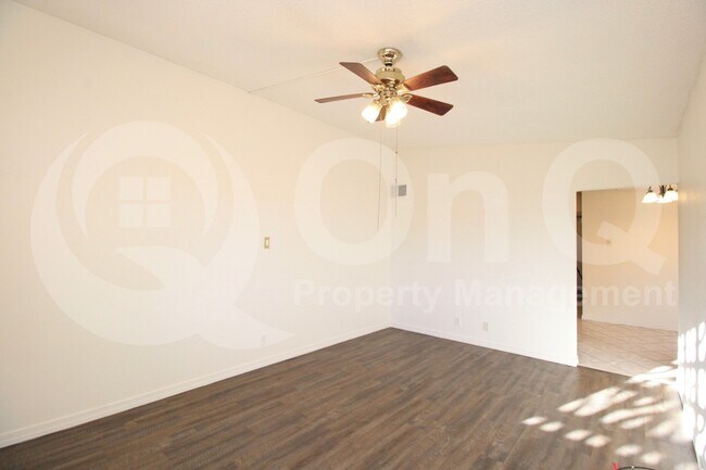 Foto del edificio - 652 N Drew St W