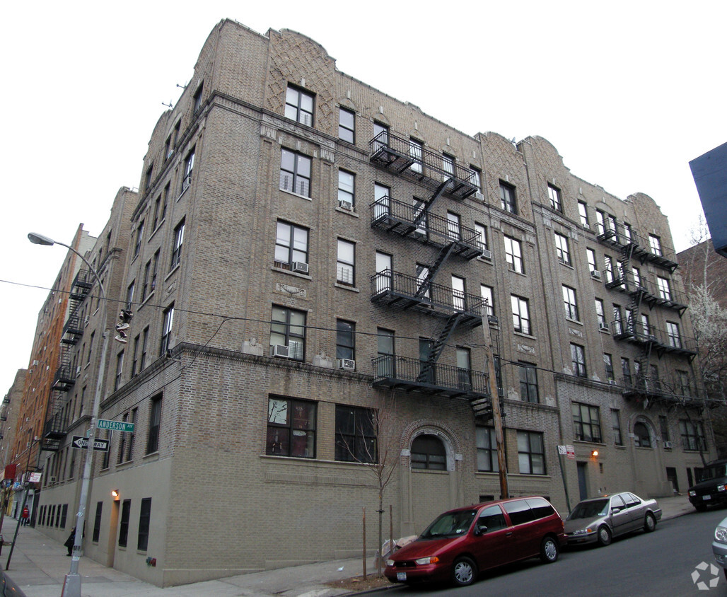 Woodycrest Court Apartments - Woodycrest