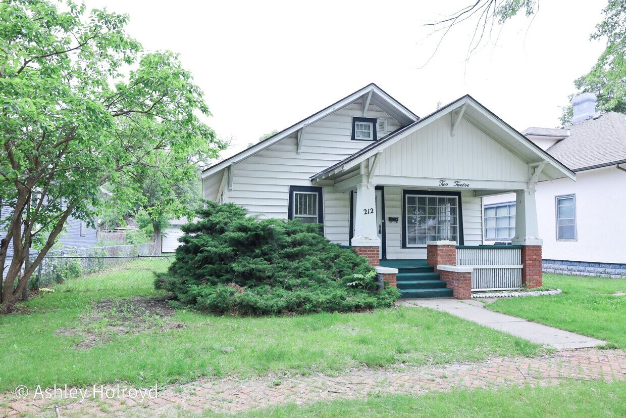 Primary Photo - 212 W 8th St