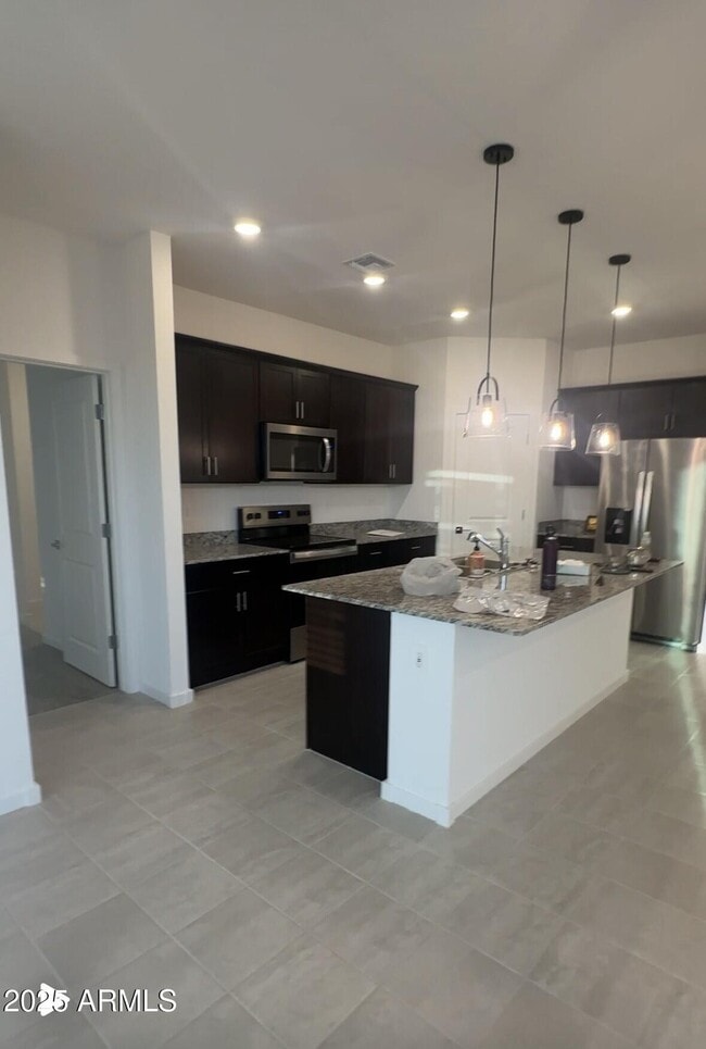 Foto del edificio - 2026 S 242nd Ave