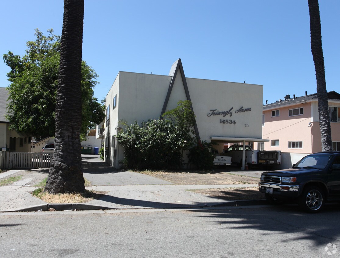 Foto del edificio - 14834 Friar St