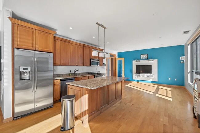 Foto del edificio - 3104 W Lake St