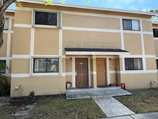 Building Photo - 9491 Palm Cir N