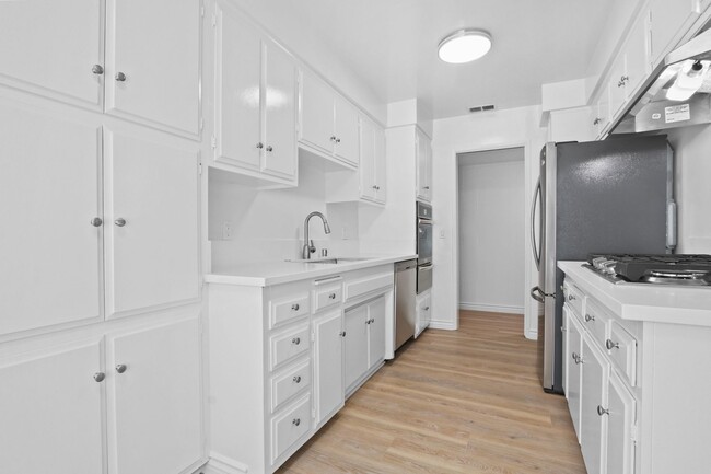 Building Photo - 828 18th St