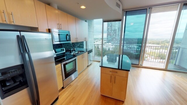 Foto del edificio - Stunning Center City High Rise Condo on th...