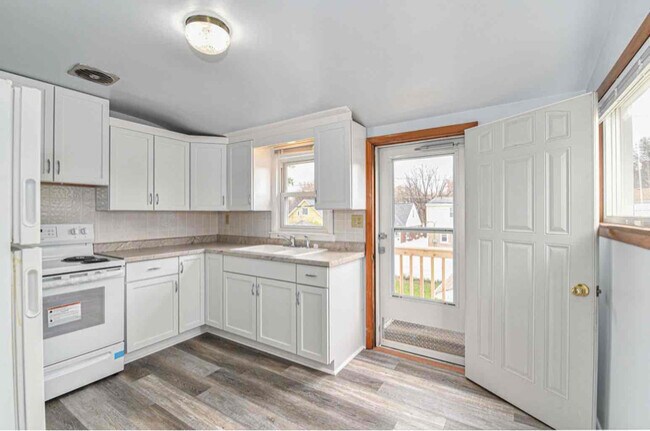 Building Photo - 154A N 79th St
