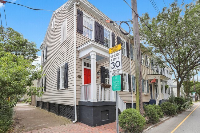Building Photo - 322 Price St