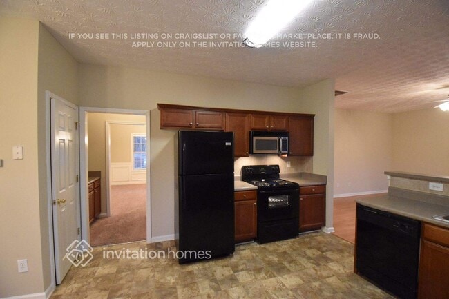 Building Photo - 333 Interlake