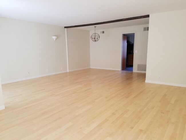 Dining area - 1909 Pelham Ave