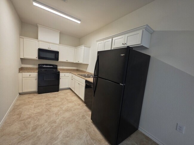 Foto del edificio - COMING SOON!! PRELEASING FOR A MID AUGUST MOVE IN-OAKDALE FLOORPLAN