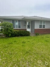 Building Photo - 1304 Vandenbroek Rd