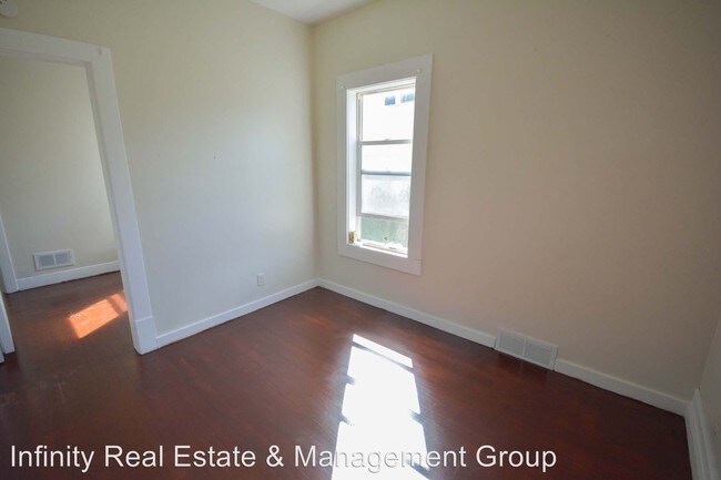 Building Photo - 108 7th St NW