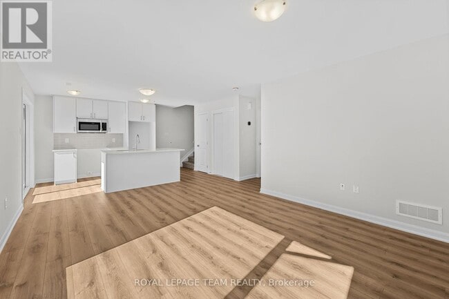 Photo du bâtiment - 913 Creekway Private