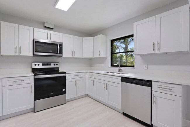 Foto del edificio - 1201 NW 7th Ct