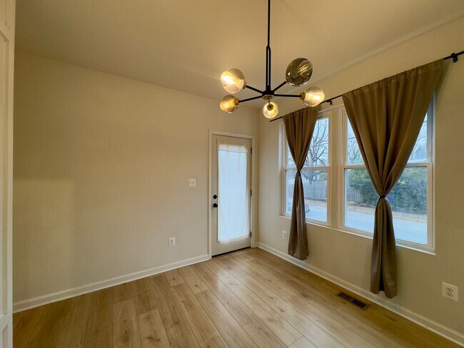 Foto del edificio - Charming 4 Bedroom/3 Bathroom Detached Home in Glenham-Belford, MD!