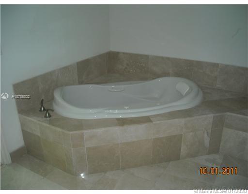 Building Photo - ONE FIFTY ONE AT BISCAYNE CONDO